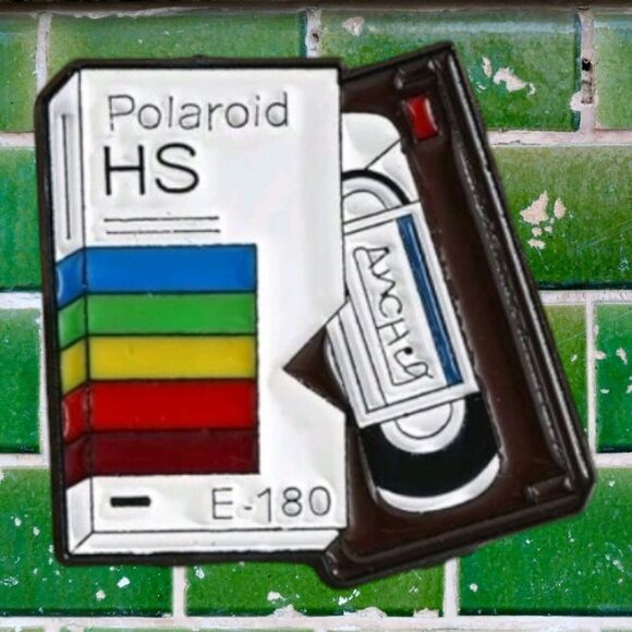 VHS Polaroid Hs Lapel Pin 80s TV Cassette & Case Enamel Retro RAD Brooch Rewind - Picture 5 of 5